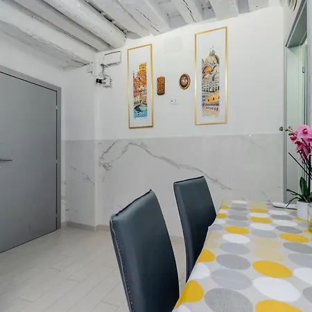 Palazzo Dolfin - Piazza San Marco Lovely *